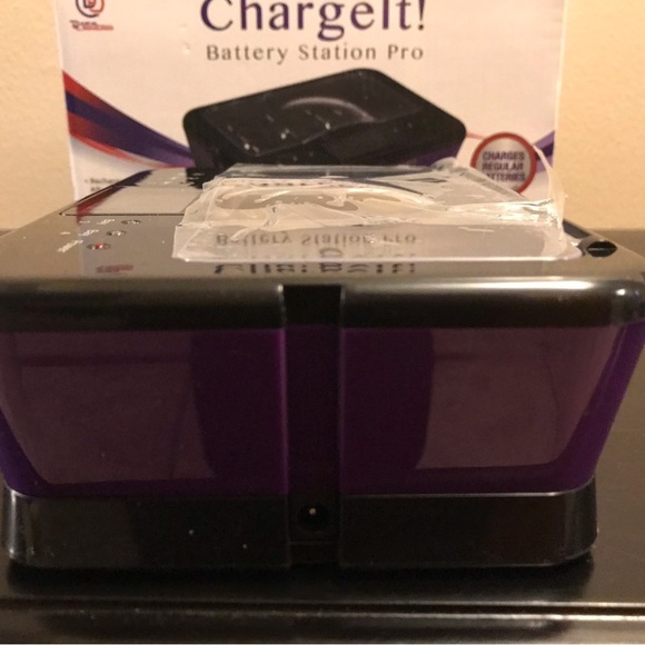 ChargeIt! Battery Station Pro - Picture 4 of 5